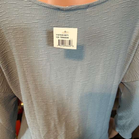 Hanger 55 Blue Woven Top Front Twist Button Shoulder Casual Blouse Size Large - Picture 12 of 13